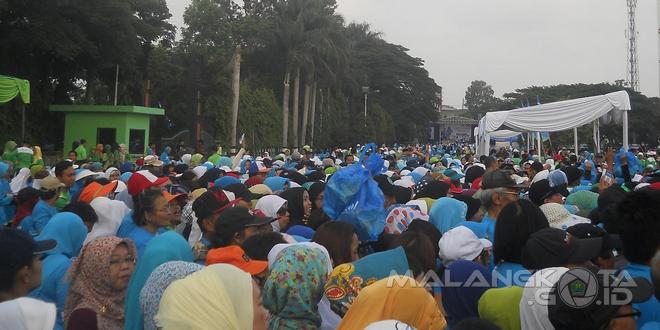 Para lansia memadati Lapangan Rampal Malang, Minggu (18/10)