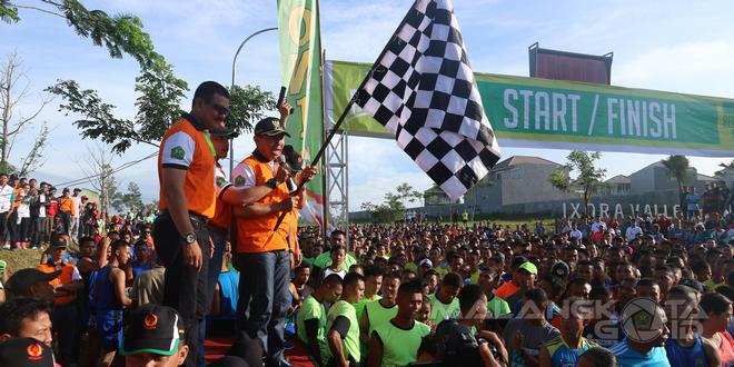 Wali Kota Malang H. Moch. Anton memberangkatkan peserta Beautiful Malang Run 2016