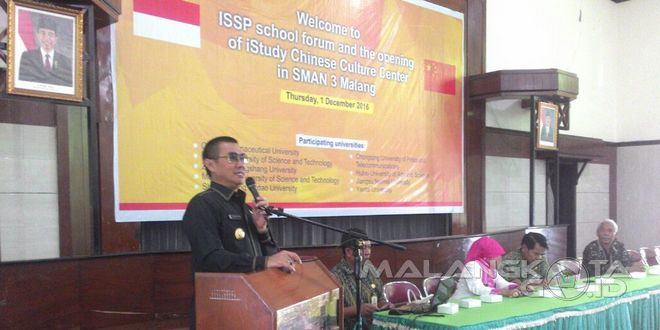 Walikota Malang, H. Moch Anton menyampaikan pentingnya nilai-nilai kebangsaan bagi pelajar, Kamis (1/12)